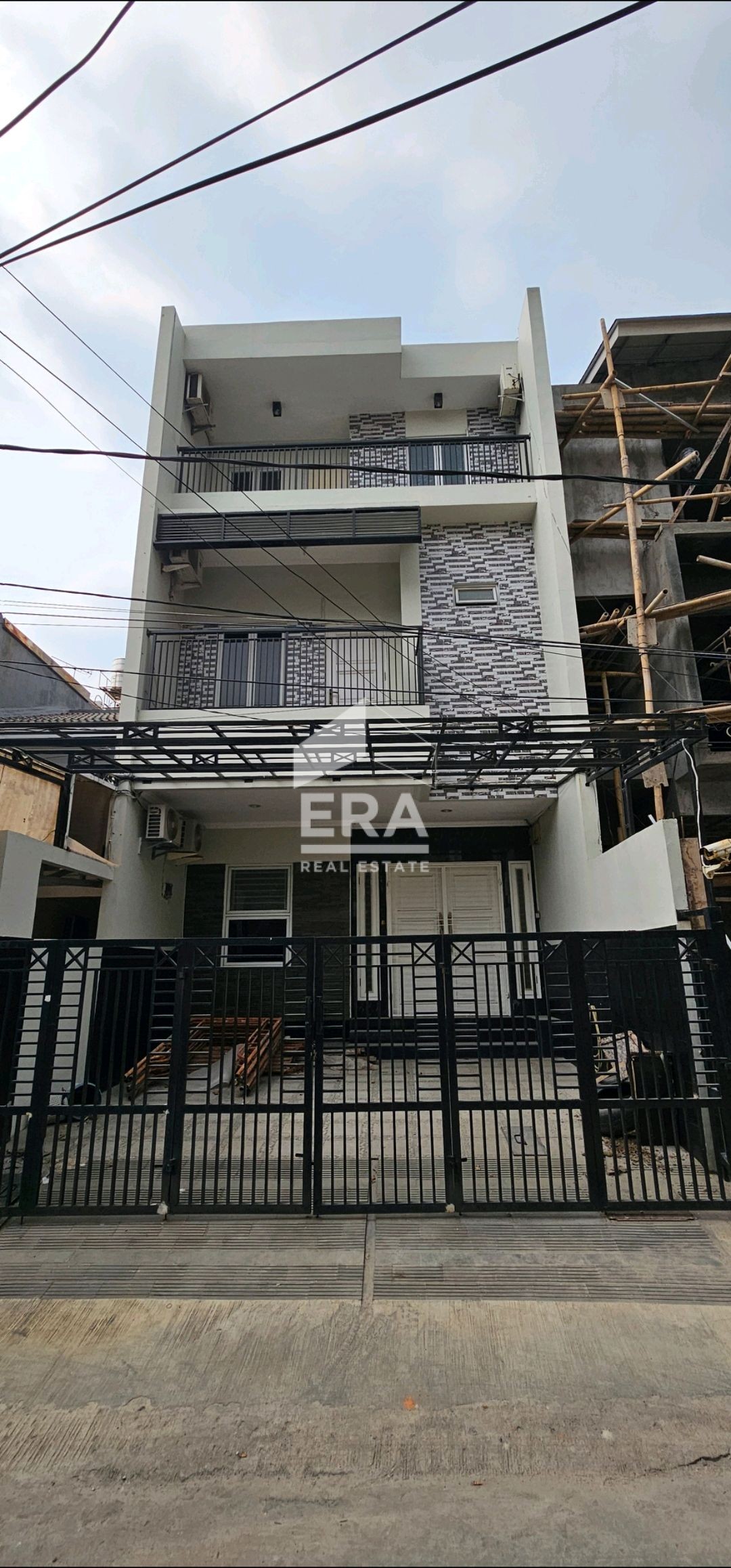 RUMAH - KELAPA GADING