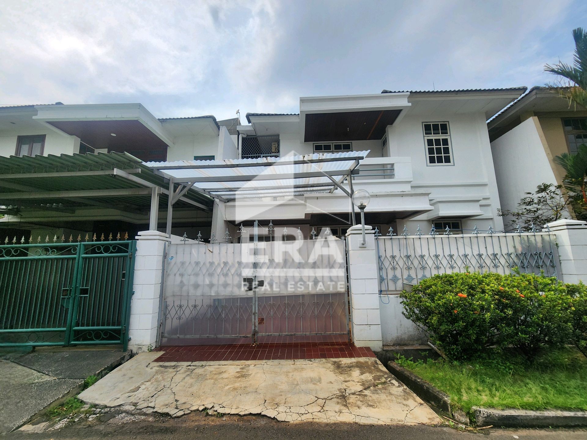 RUMAH - KELAPA GADING