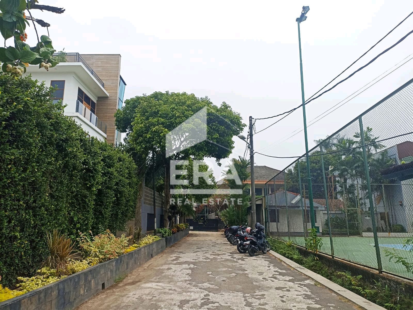 RUMAH - KEMANG