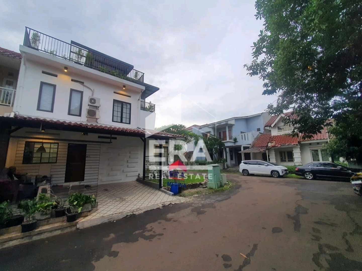 RUMAH - BINTARO