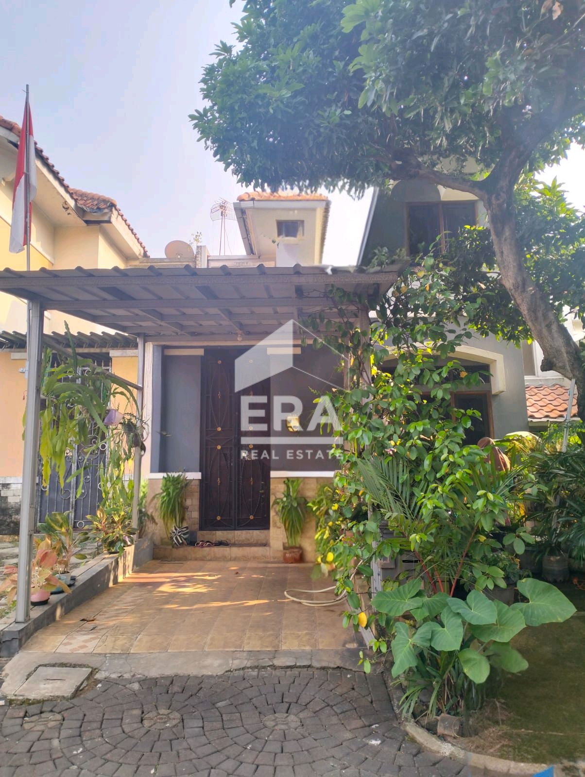 RUMAH - LEGENDA WISATA