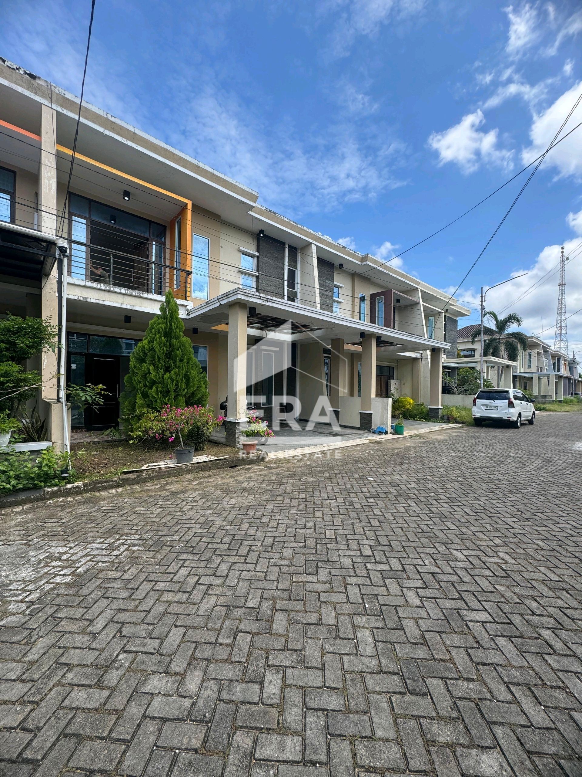 RUMAH - PONTIANAK SELATAN