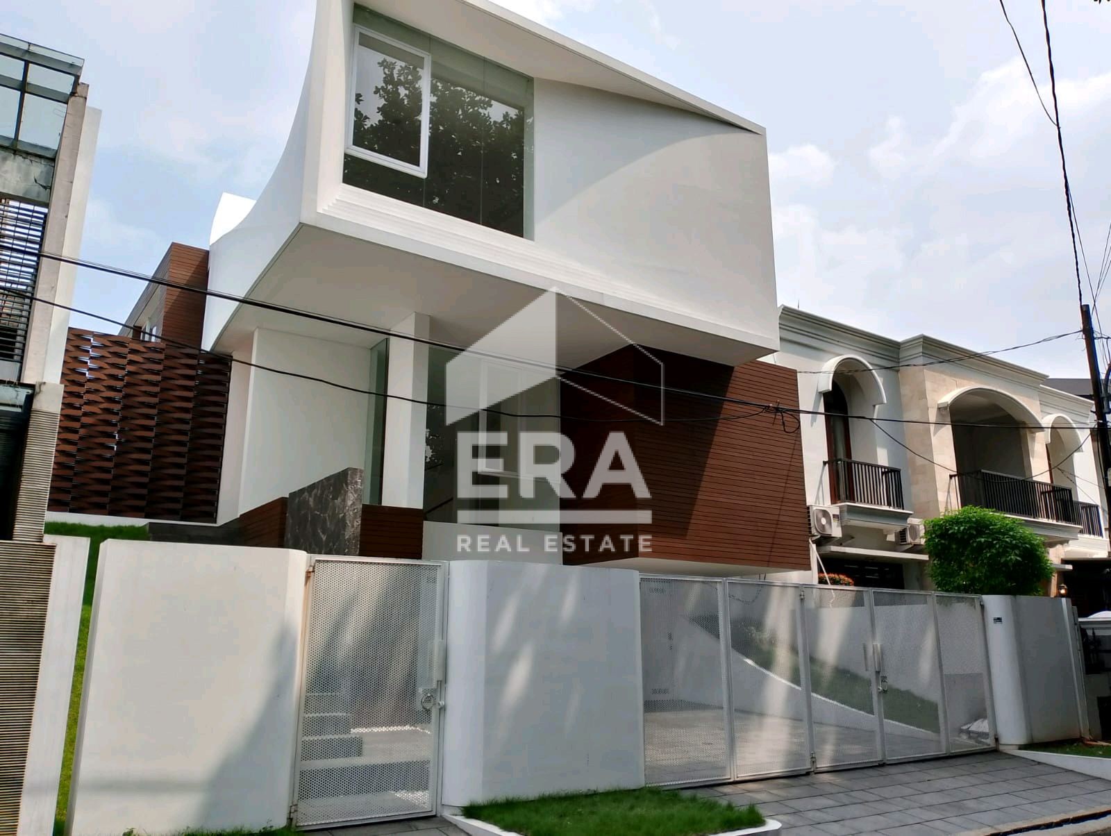 RUMAH - AMPERA