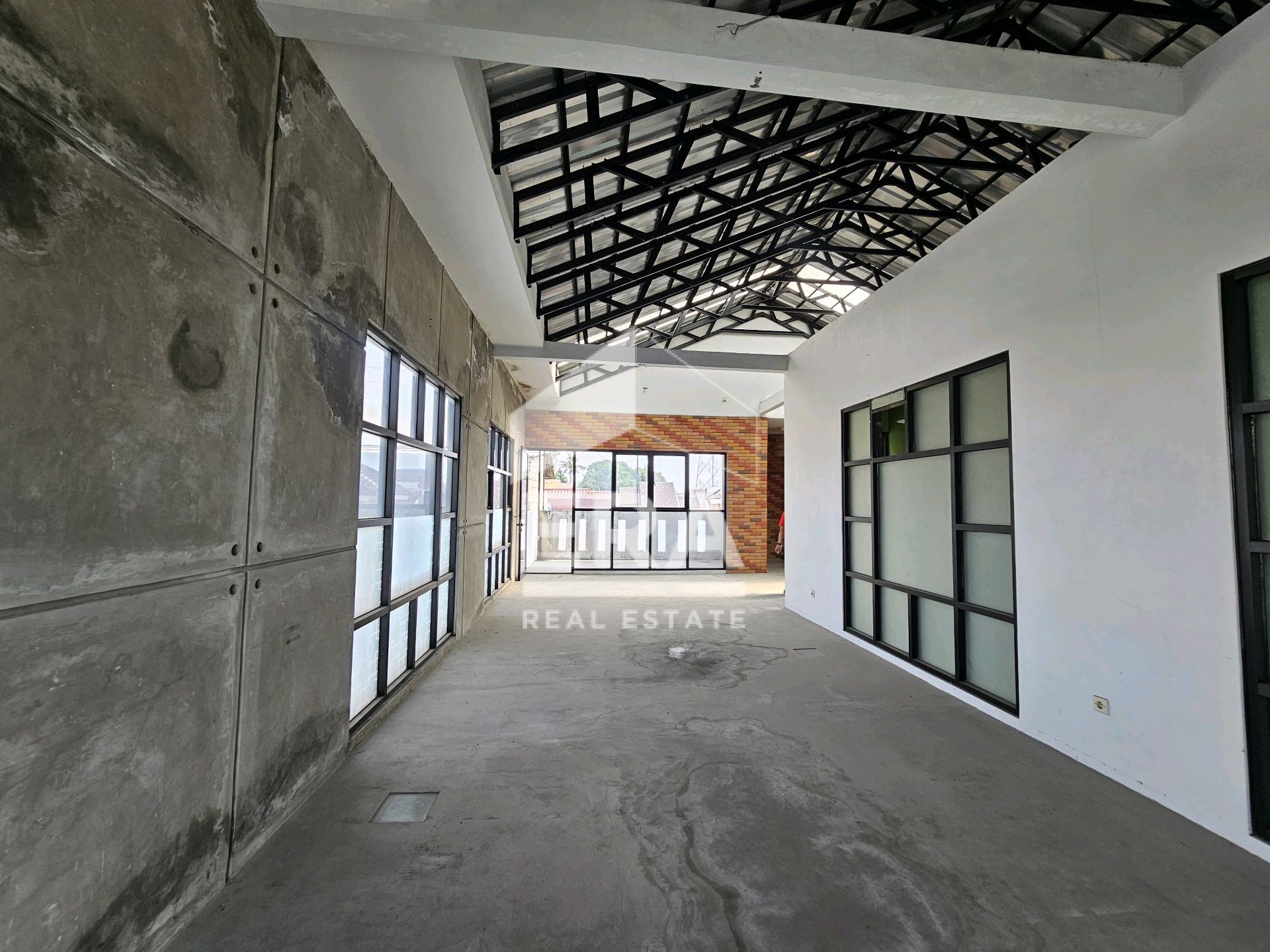 M015704
