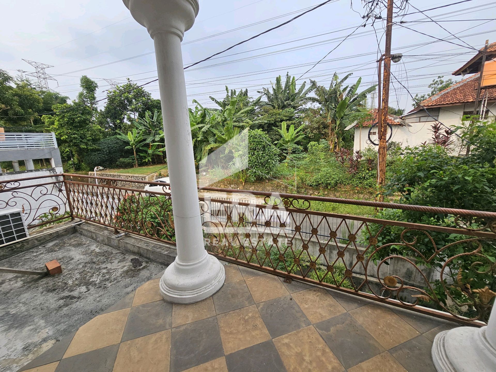 M015711