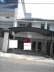 RUMAH - KELAPA GADING