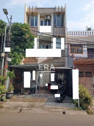 RUMAH - KELAPA GADING