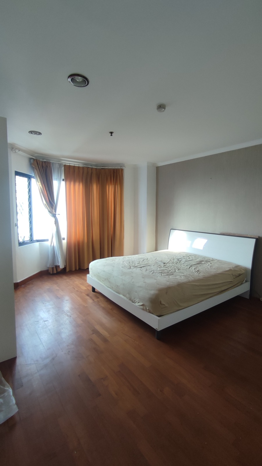 APARTEMEN - PLUIT